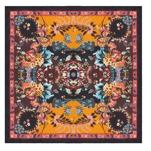 Vismaya Scarf